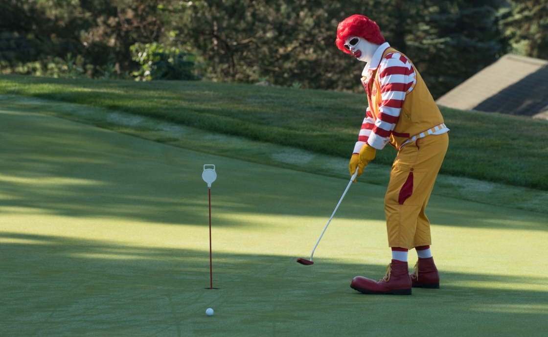 Ronald McDonald golfing